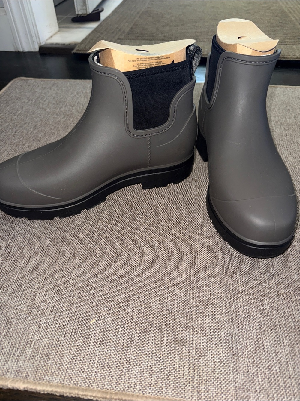 Women’s UGG Chelsea Rain Boots in Gray - Sleek Waterproof Ankle Boot